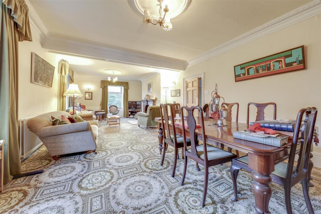 Open Plan Lounge / Dining Alt 3