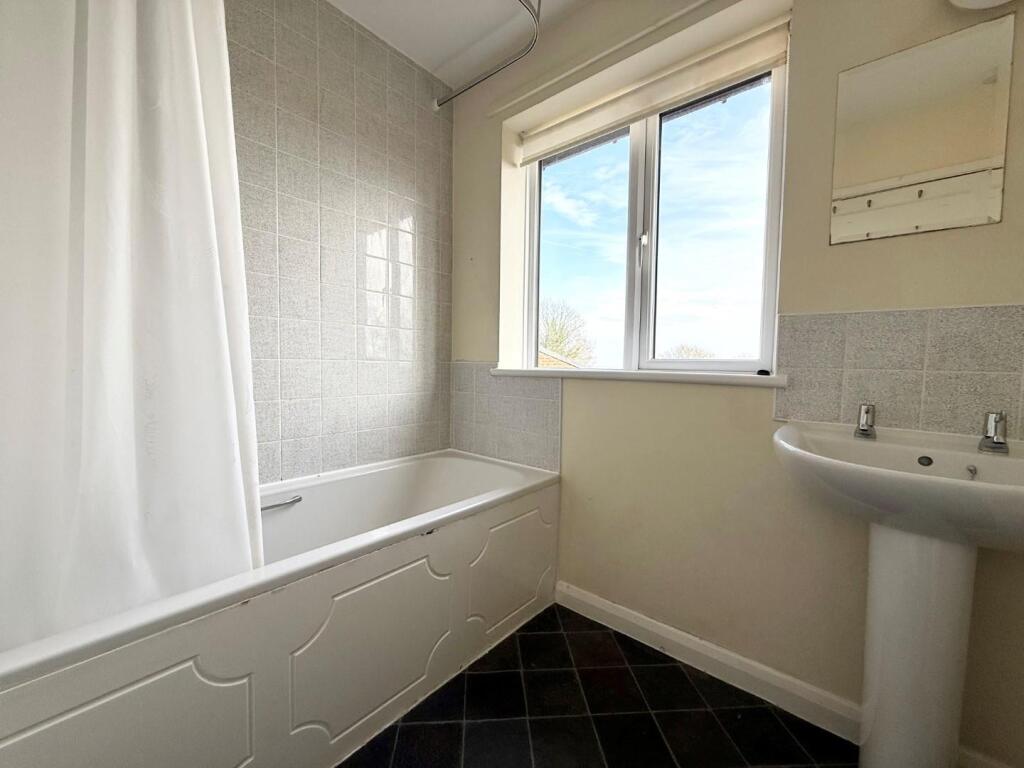 bathroom 2.jpg
