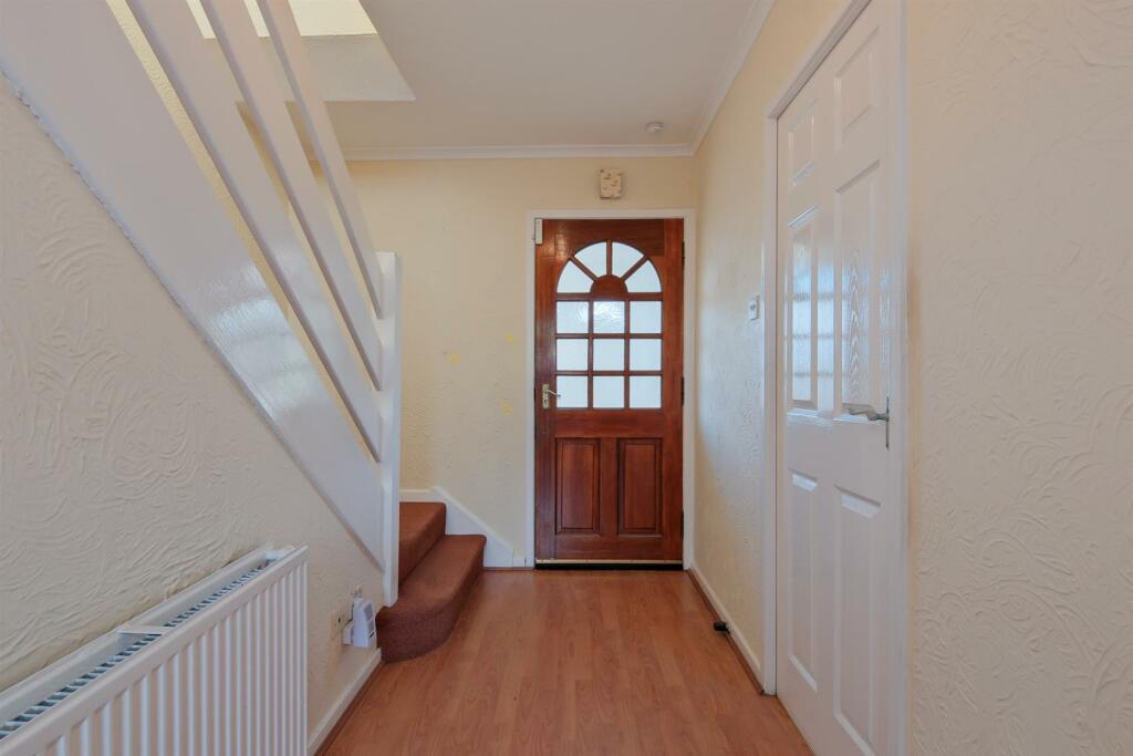 011-30 Braemar Cres, Carluke ML8 4BH.jpg