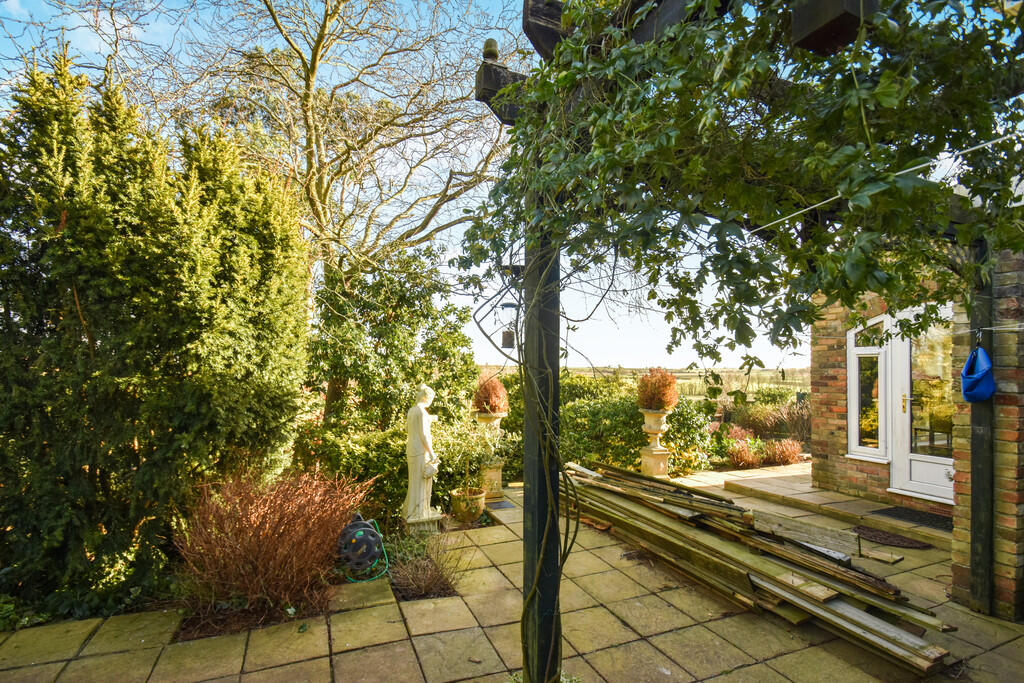 712839_2025020405...