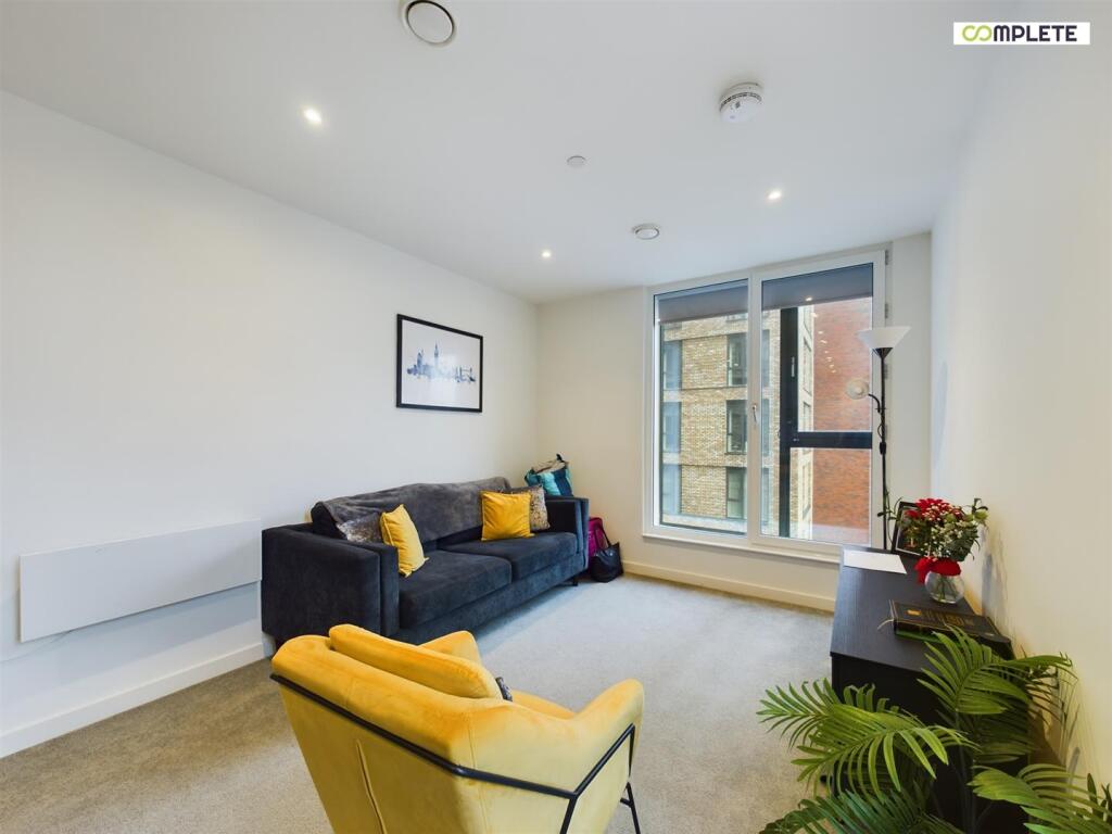 CAM01231G0-PR0053-STILL007