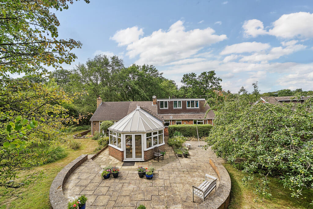 1327126-4-687fa8e...