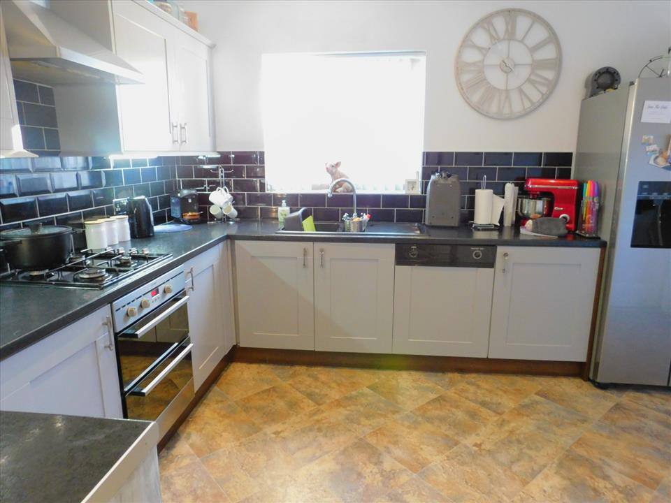KITCHEN/BREAKFAST ROOM