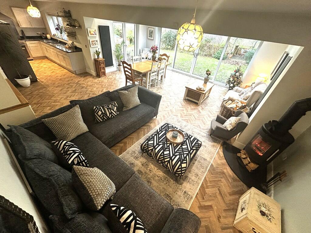 Kitchen/Family Ro...
