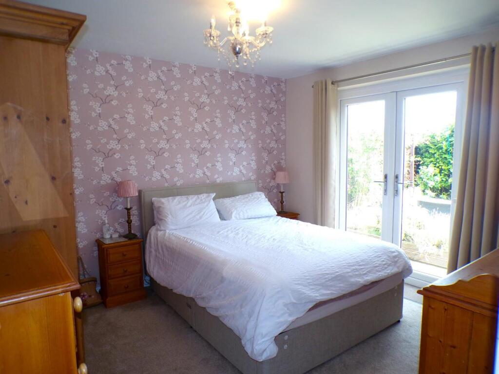 RichmondRd16bed1.JPG