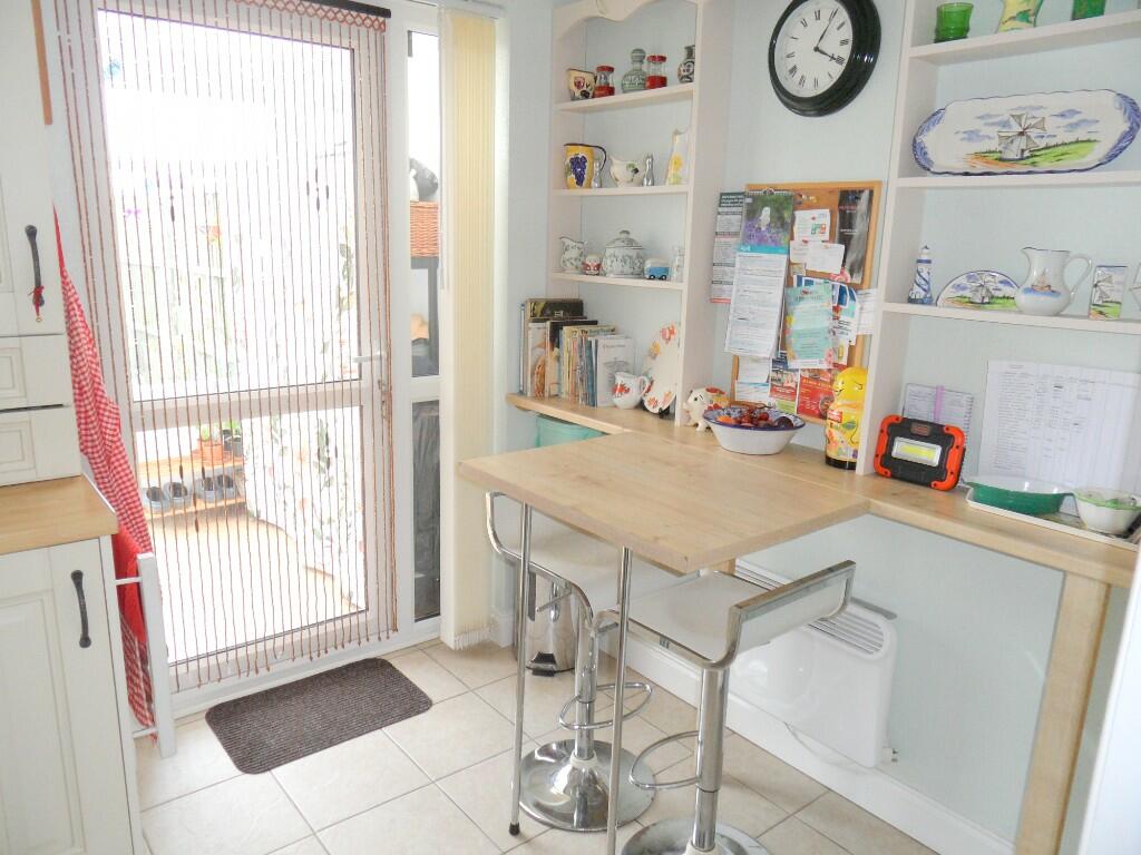 KITCHEN/BREAKFAST RM