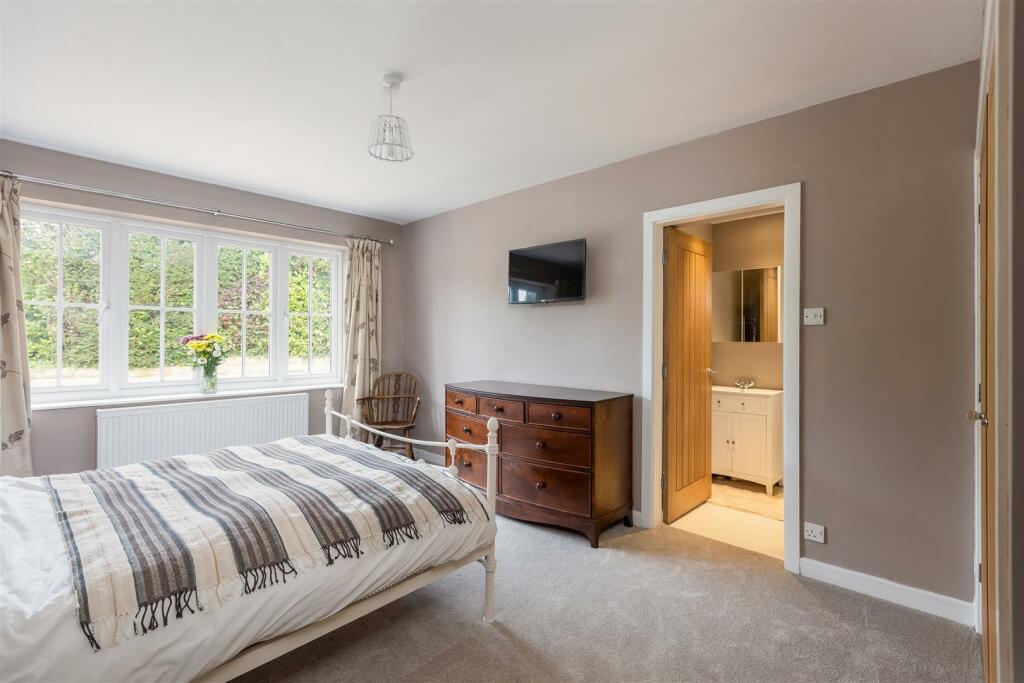Pickering Hill Bedroom 1-1.jpg