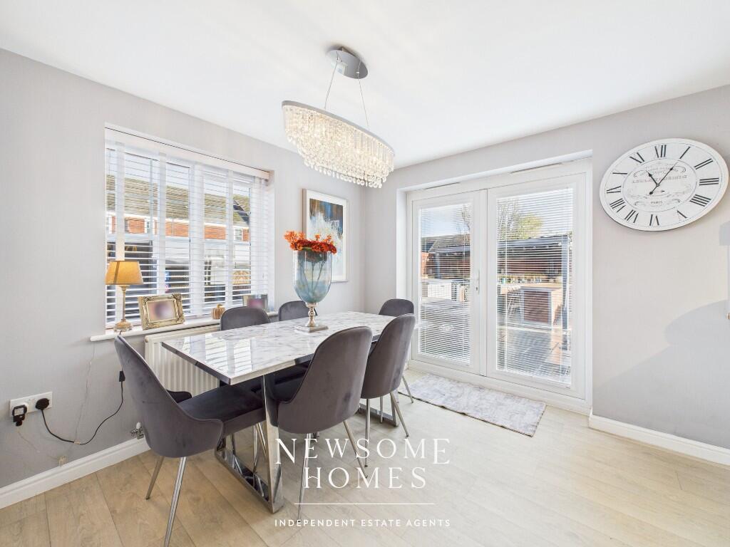 Kitchen/ Dining Room