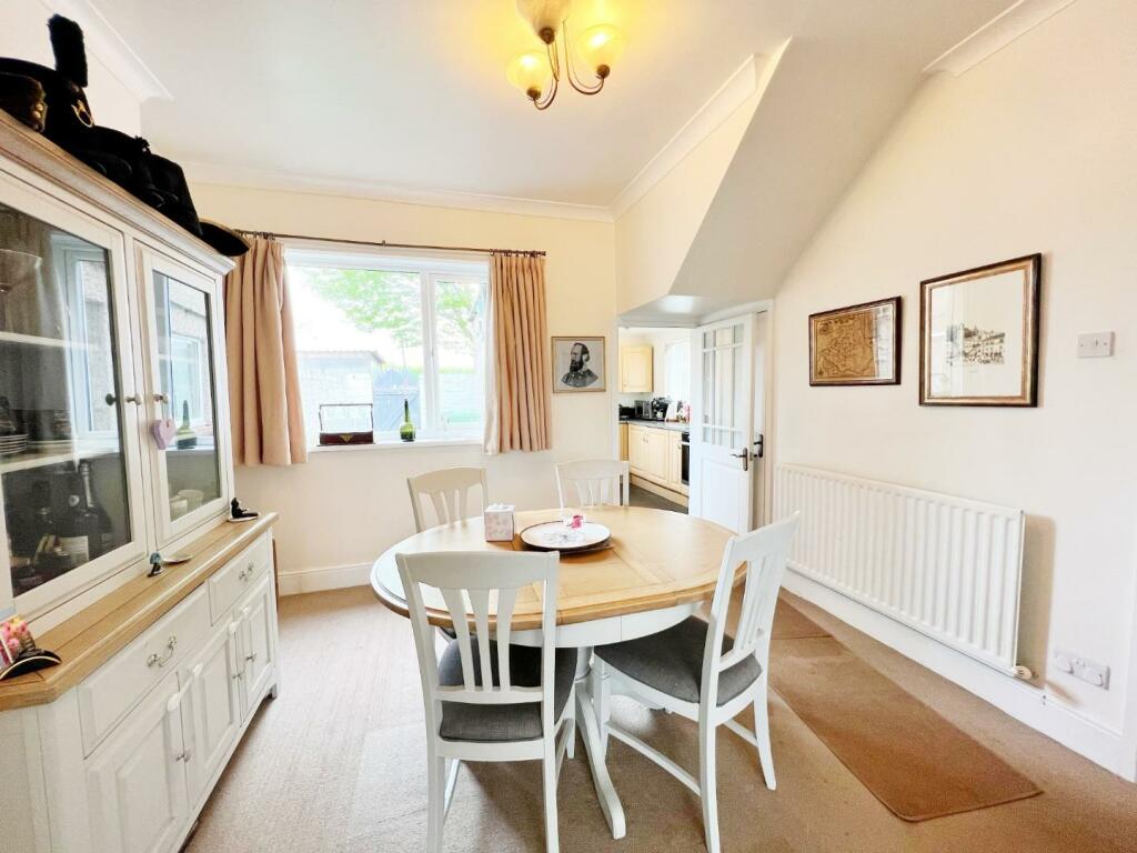 Dining Room pic 1.jpg