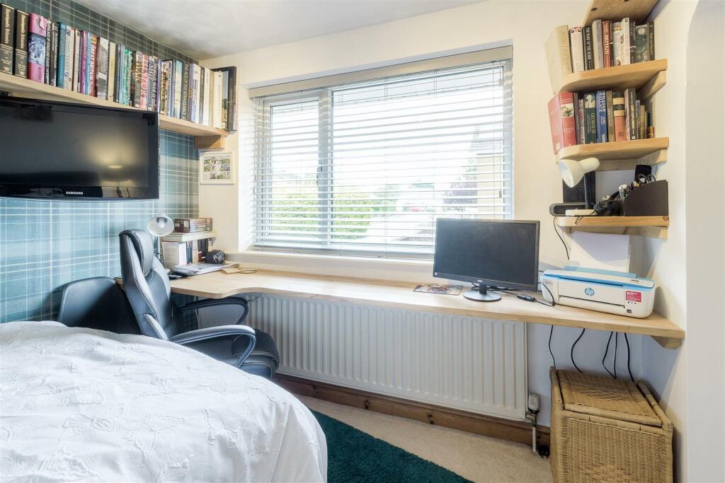 1 Burton Close, Tamworth