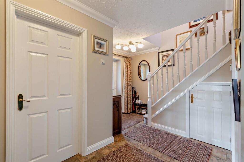 8637103-interior24-800.jpg