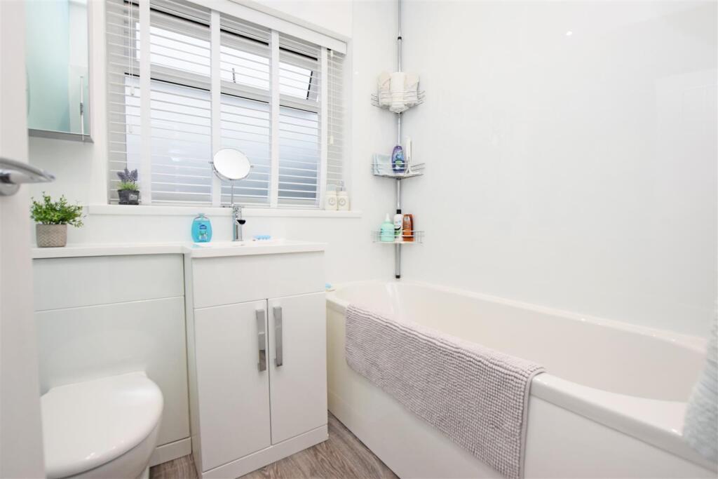 Bathroom.JPG