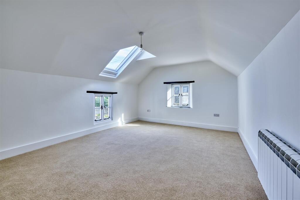 10-08-24-16 Main St Woodnewton-73_HDR.jpg