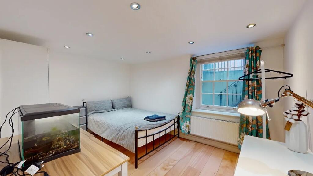 A cozy double bedroom featuring a comfortable d...