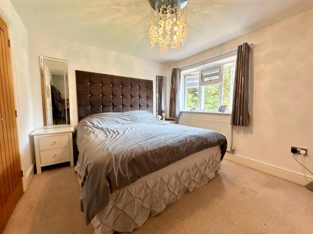 Master bedroom (1).jpg