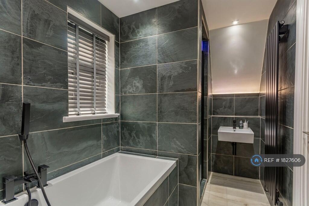 Ebsuite Master Bedroom