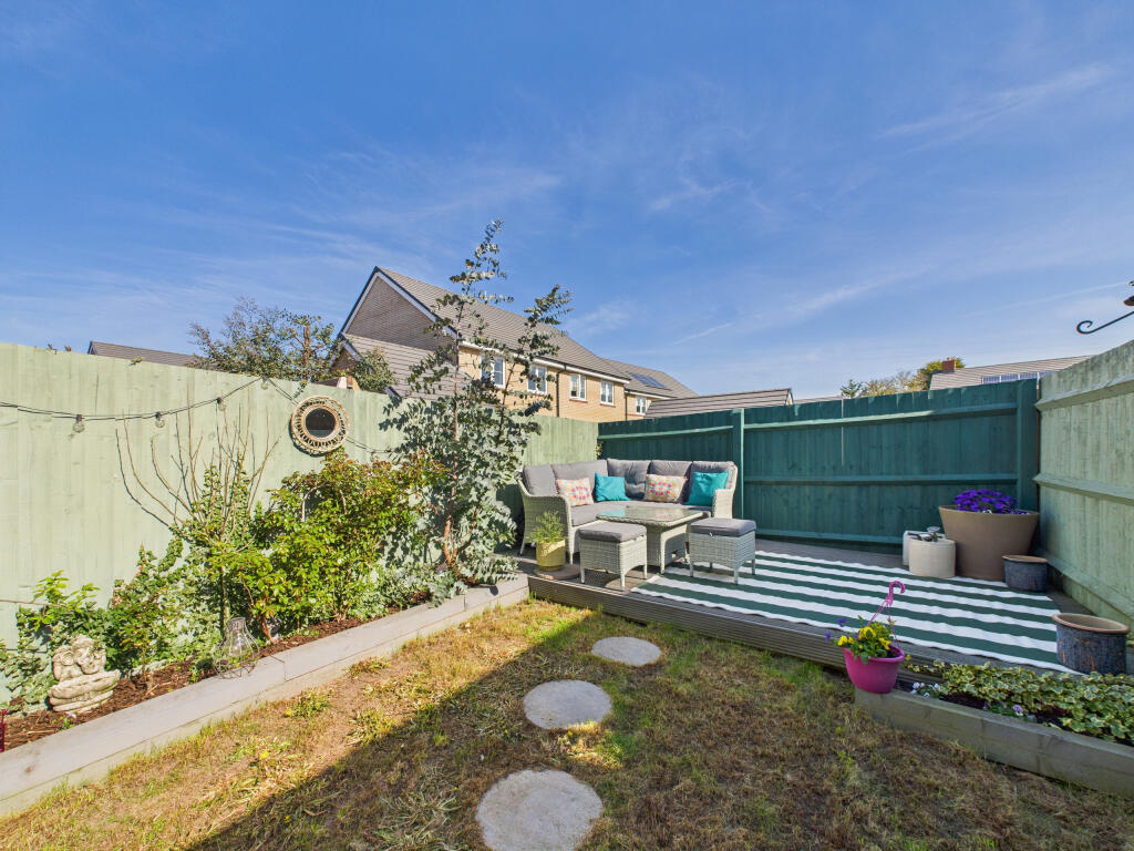 CAM02909G0-PR0379-STILL009