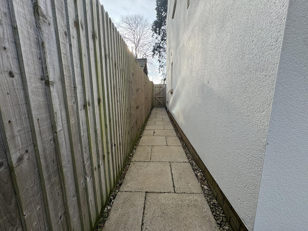 Passageway to back garden