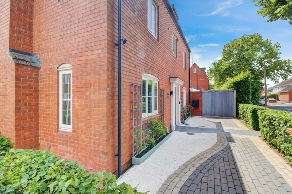 Frontage &amp; Gated Access