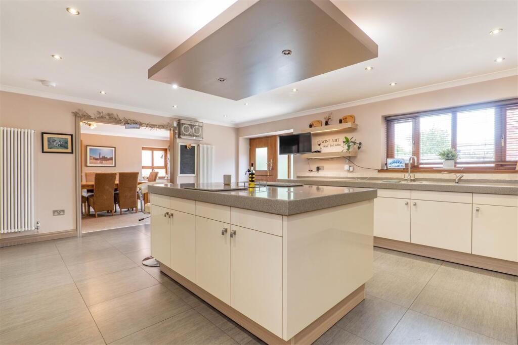 Kitchen/Breakfast Room