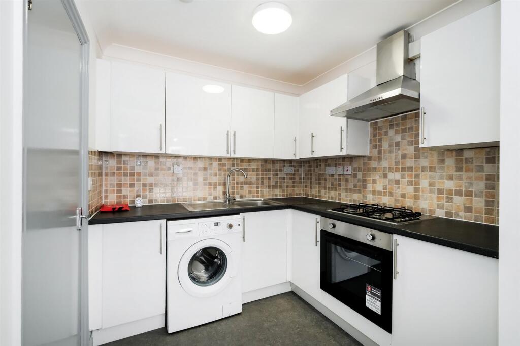 78-80 Spruce Hills Flat 2-14_web.jpg