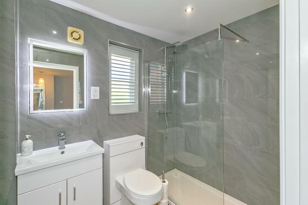 _MG_9636 Bathroom.jpg