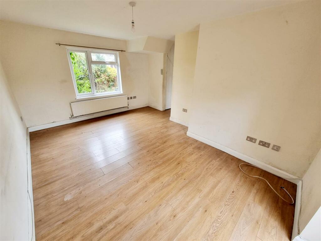 Sitting room 1.jpg