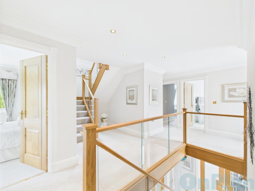 CAM04024G0-PR0030-STILL023