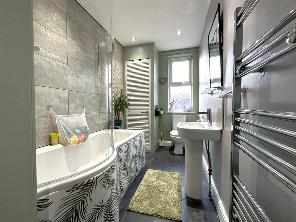 First Floor Bathroom 439