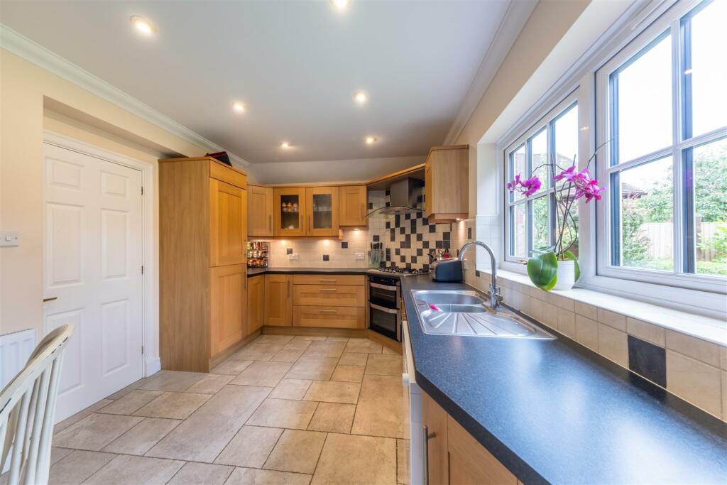 23 St John's Way-001.jpg