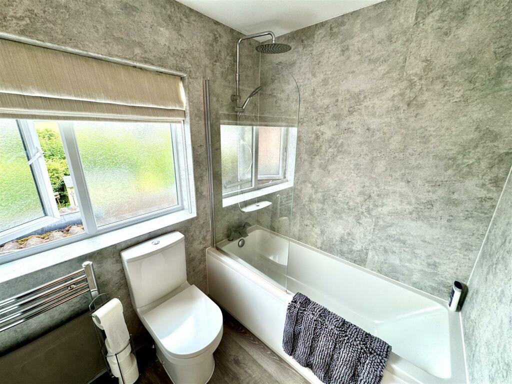 FAMILY BATHROOM