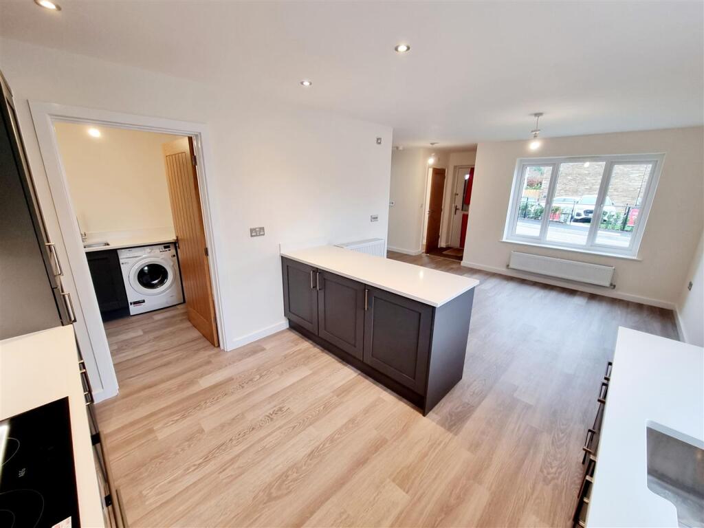 Kitchen &amp; dinng..jpg