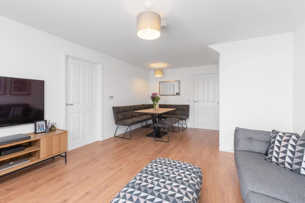 Lounge/ Dining