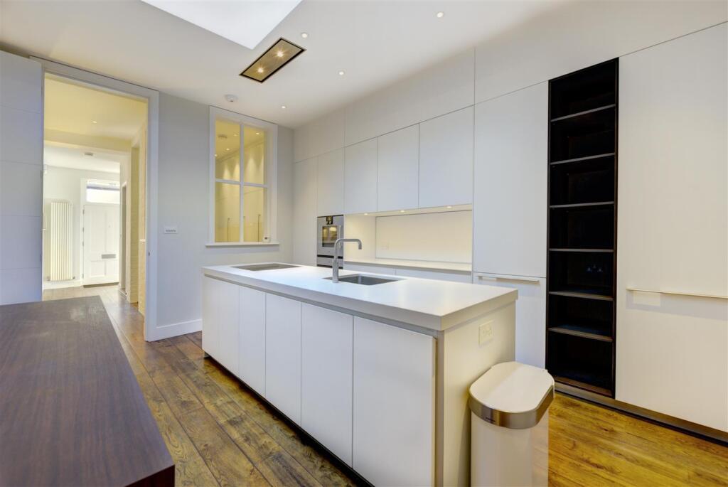 D0389 21 daleham mews kit2.jpg