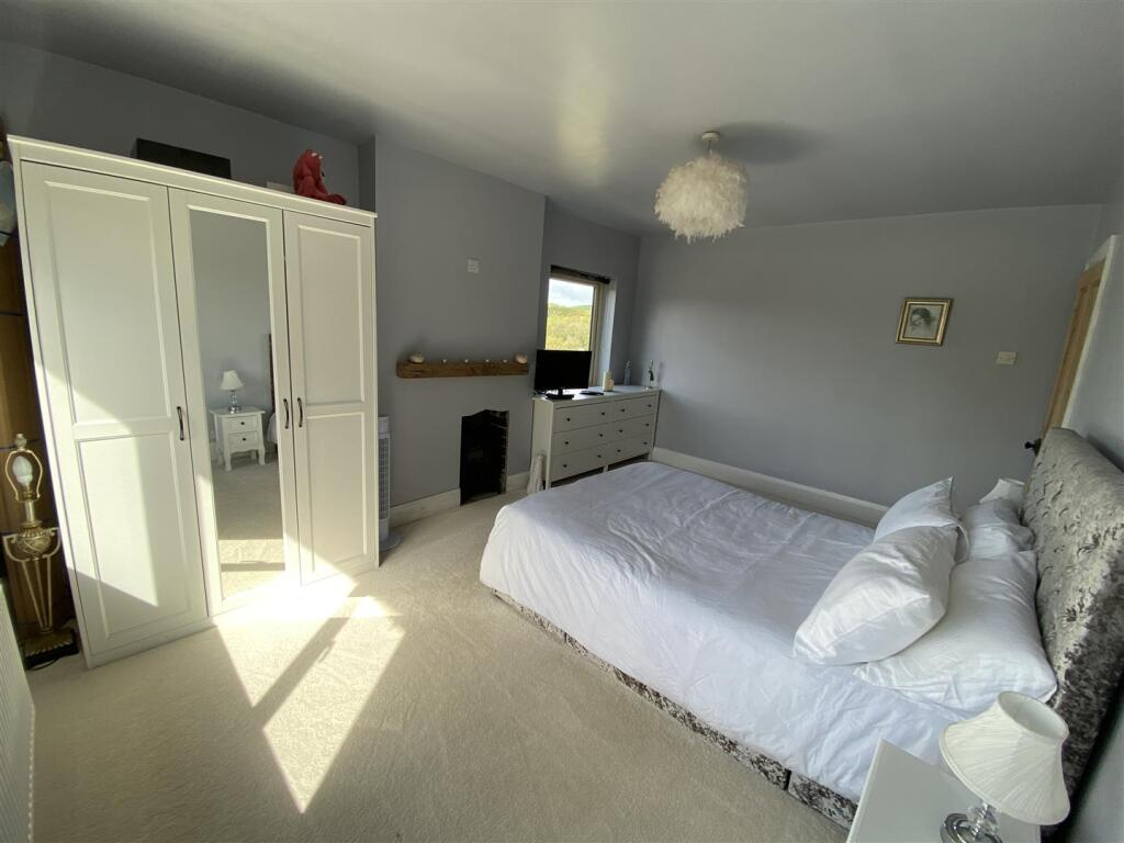 Bedroom no.1 front double: