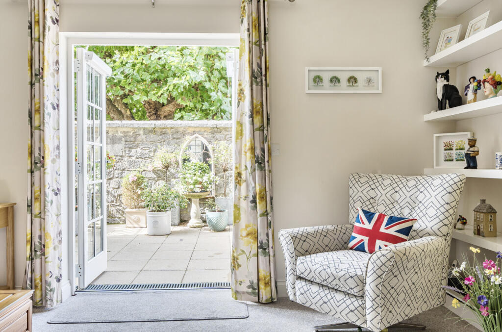 1346933-6-68b97a8...