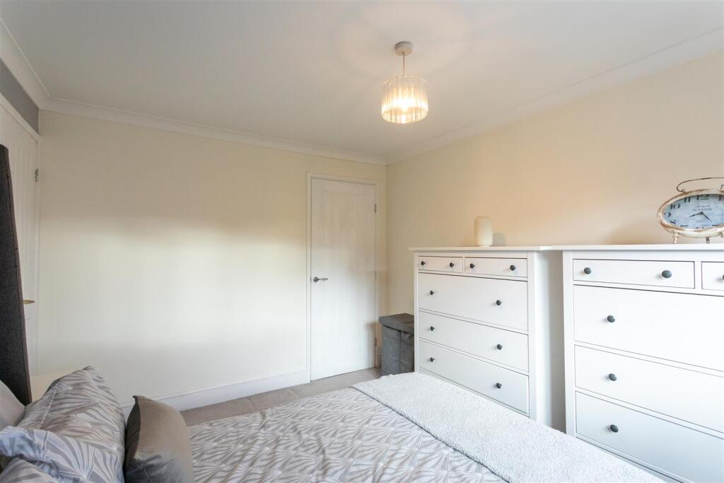 1 Redcar Close, Gedling, NG4 4EW-0023-Bedroom 2.jp