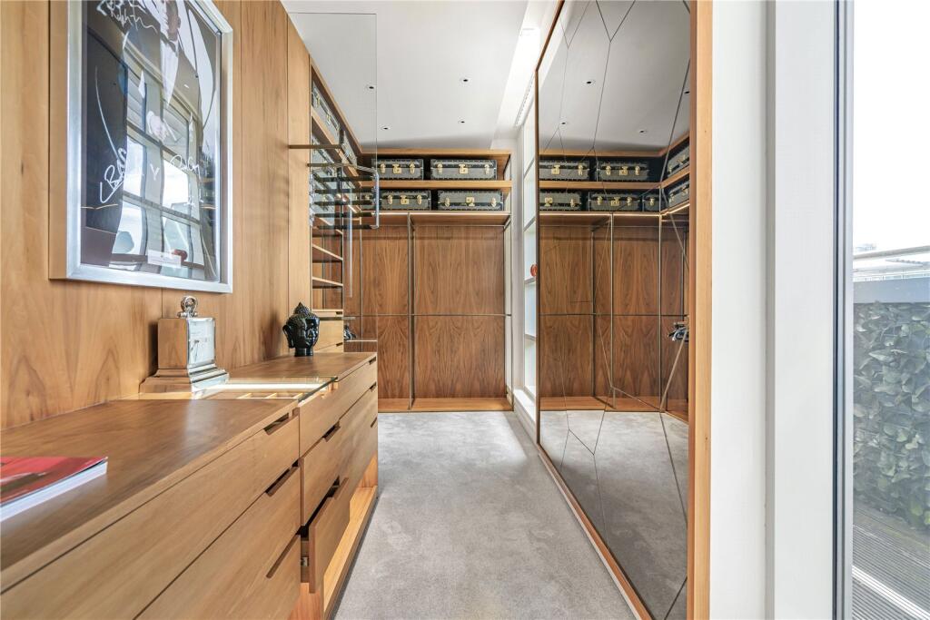 Walk-In Wardrobe