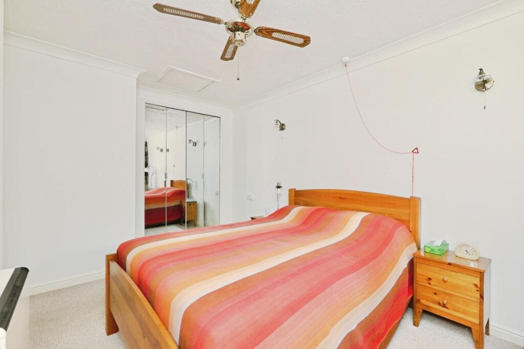 8g9a0BEDROOM900.jpg
