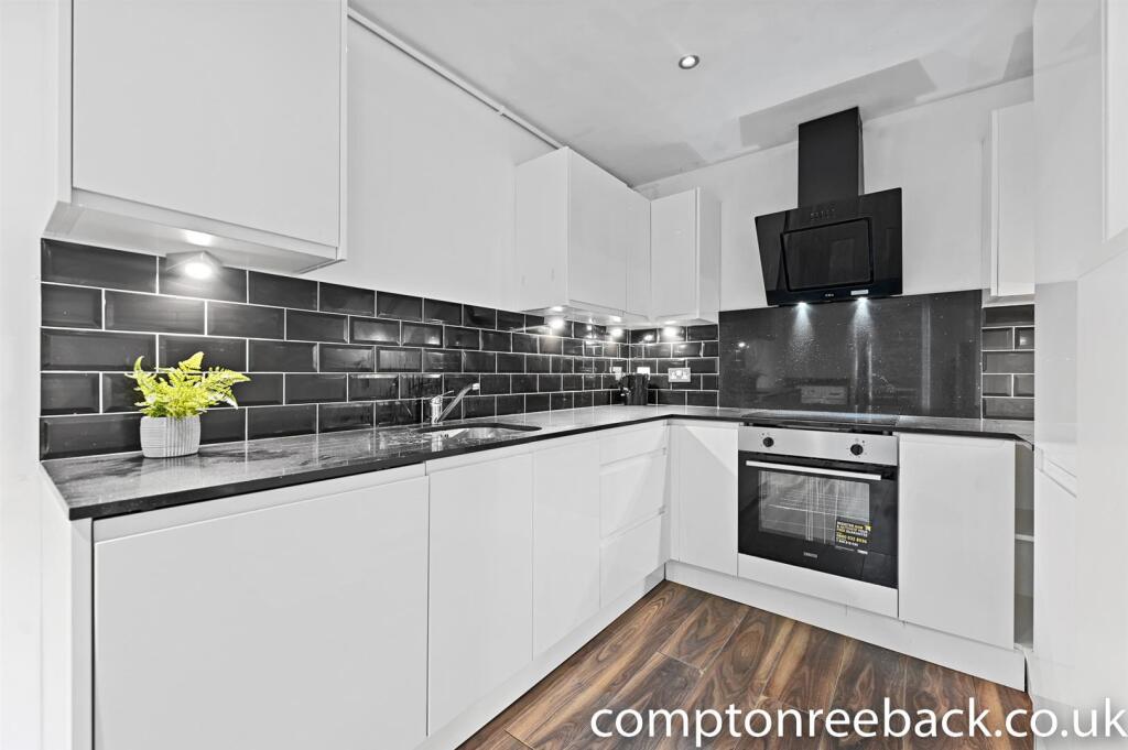CR - w Abinger Mews - Kitchen3 (1).jpg