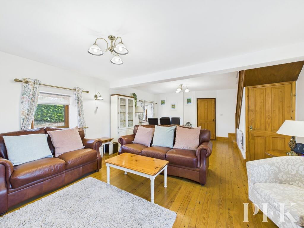 Lounge/Dining Area