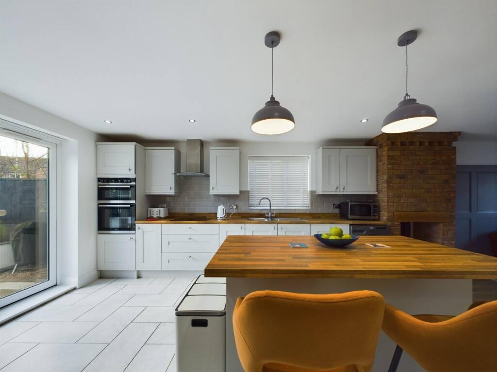 Kitchen/Dining/Breakfast Area