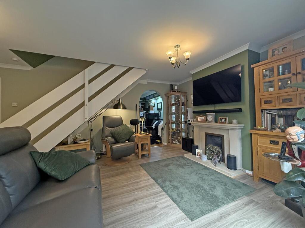 Edwards Close 27 - Lounge 5.jpg