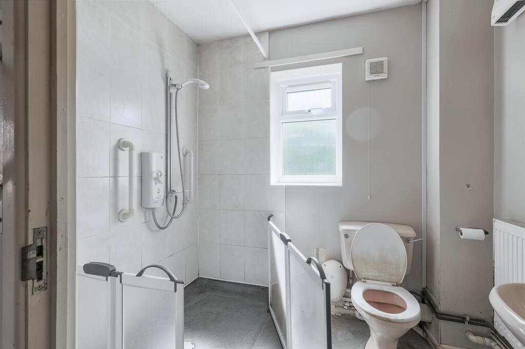 20 Deans Way, Gloucester, Gloucestershire, GL1 2QN