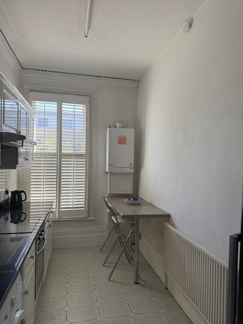 Kitchen 2.jpg