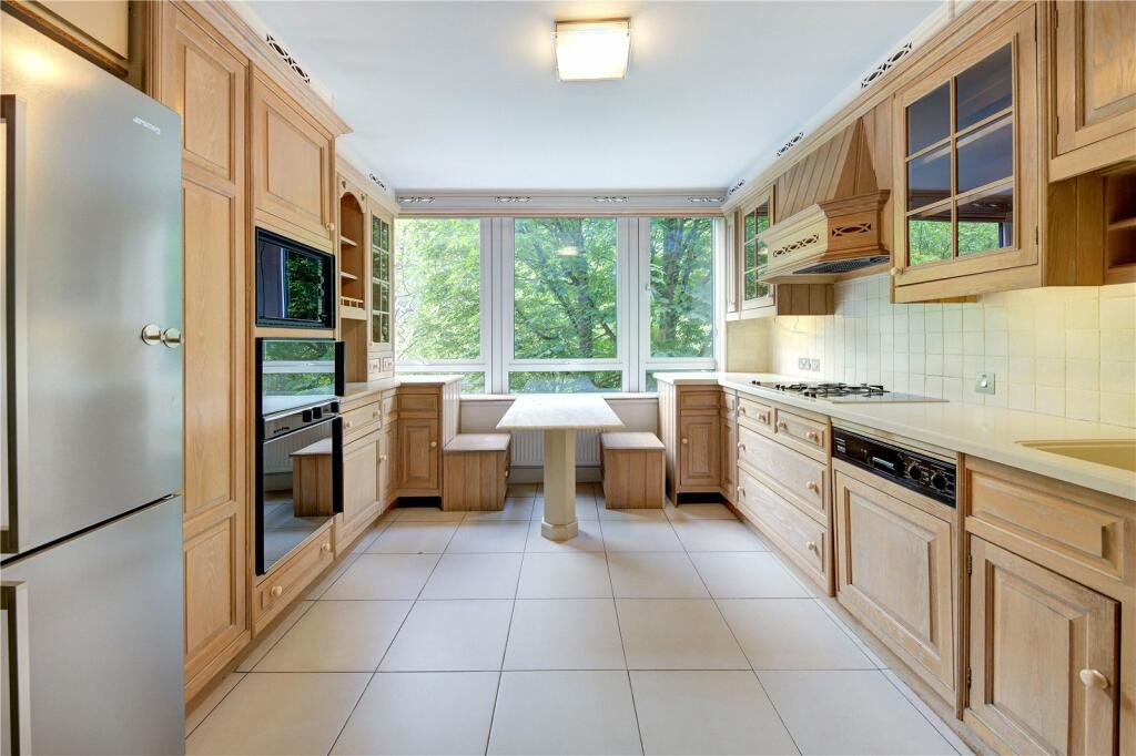 Kitchen / B'fast Rm