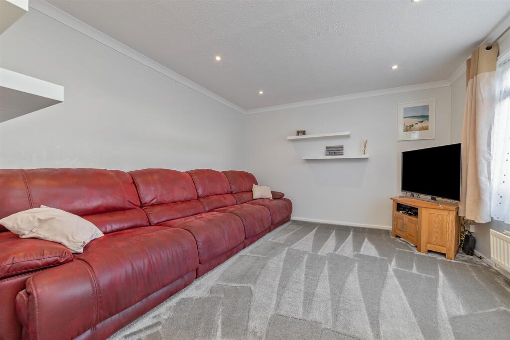 26KitchenerClose-11.jpg
