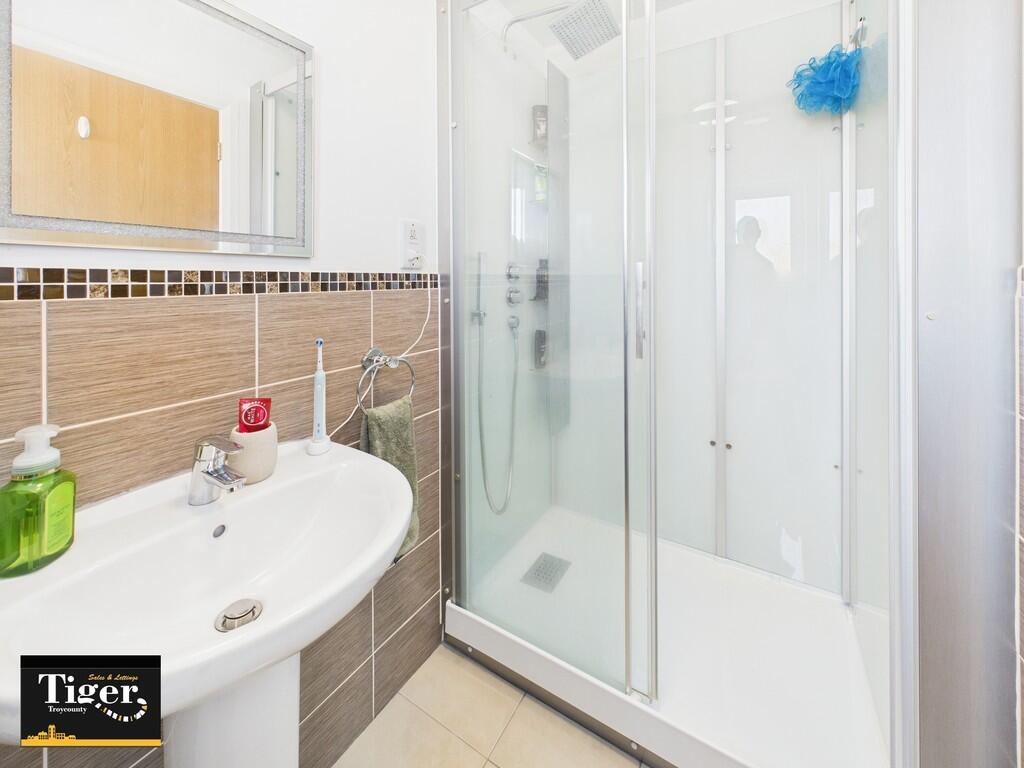 CAM02176G0-PR0538...