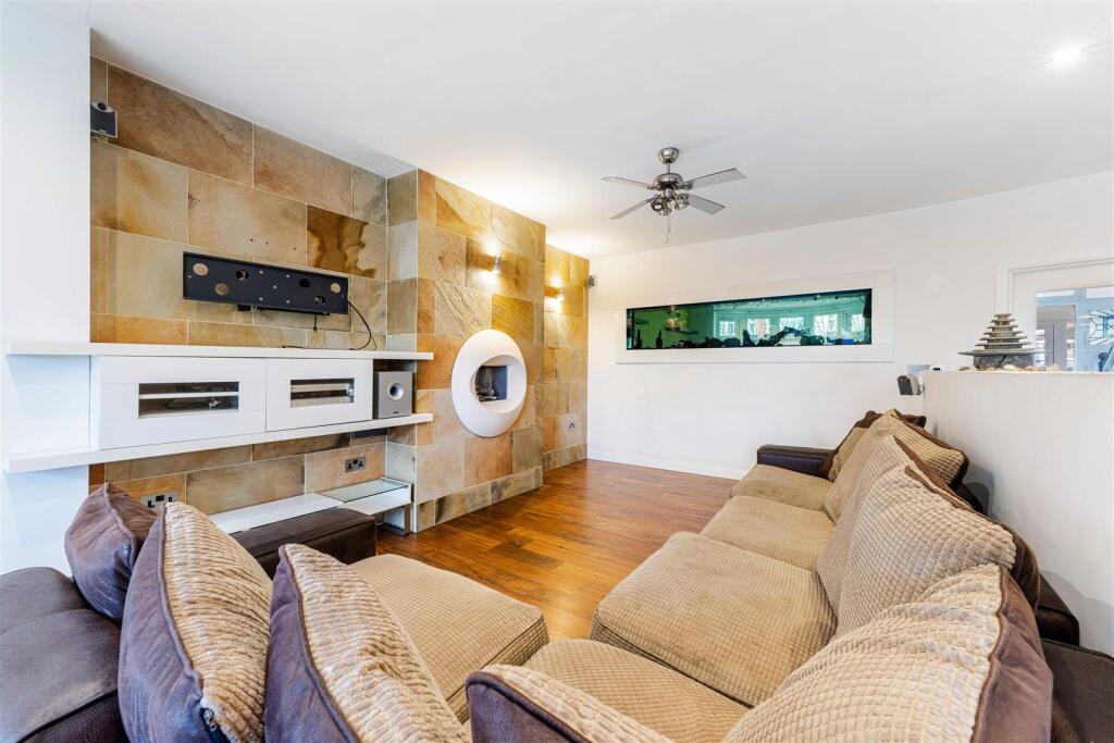 41 Oaklands Avenue, Isleworth TW7-13.jpg