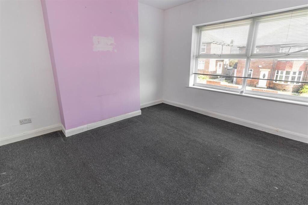 First Floor Flat - Bedroom One